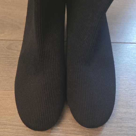 Vince Tasha Elegant Black Heeled Boots - Picture 8 of 8